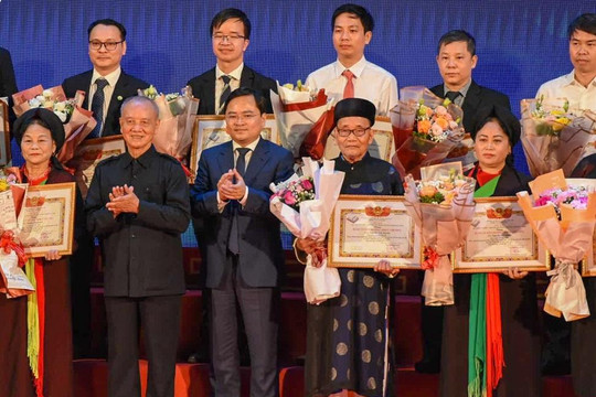 Bắc Ninh trao thưởng khuyến học, khuyến tài cho gần 600 thầy trò tiêu biểu