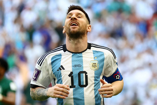 Argentina 1-0 Saudi Arabia: Messi, Lautaro bị từ chối bàn thắng