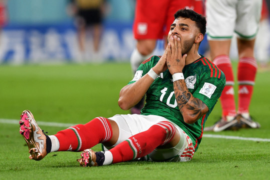 Mexico 0-0 Ba Lan: Vega suýt ghi bàn