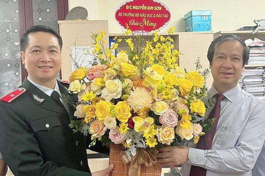 Bộ trưởng Nguyễn Kim Sơn chúc mừng cán bộ, công chức Thanh tra Bộ GD&ĐT