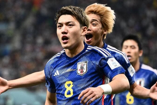 Hai người hùng của Nhật Bản đều đang đá ở Đức