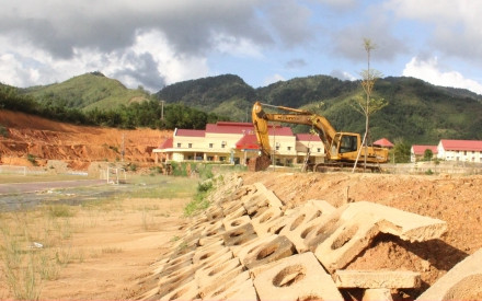 Sân vận động gần 15 tỷ đồng ở Quảng Nam vừa hoàn thành đã hư hỏng