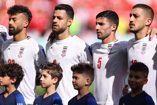Cảnh trái ngược khi hát quốc ca Iran ở World Cup 2022