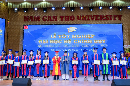 Trường ĐH Nam Cần Thơ tổ chức tốt nghiệp cho hơn 1.300 sinh viên