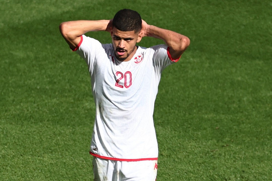 Tunisia 0-1 Australia: Trung vệ cao 1,98 m cứu thua