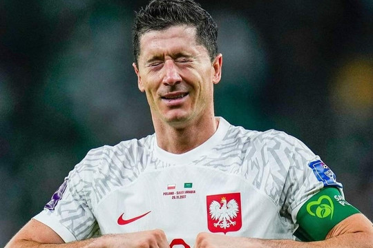 Lewandowski khóc sau khi ghi bàn đầu tiên tại World Cup