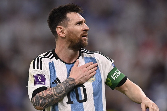 Khoảnh khắc thiên tài của Messi cứu Argentina