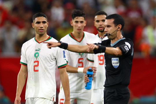 Bỉ 0-0 Morocco: VAR tước bàn thắng của Ziyech