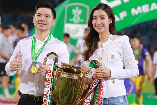 Chủ tịch Đỗ Vinh Quang cùng vợ hoa hậu ăn mừng chức vô địch Cúp Quốc Gia