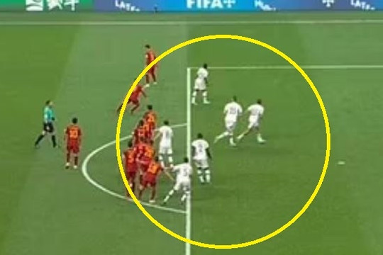 Tây Ban Nha bẫy việt vị 6 cầu thủ Đức