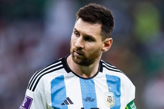 Nhà vô địch quyền anh bức xúc vì hành động của Messi