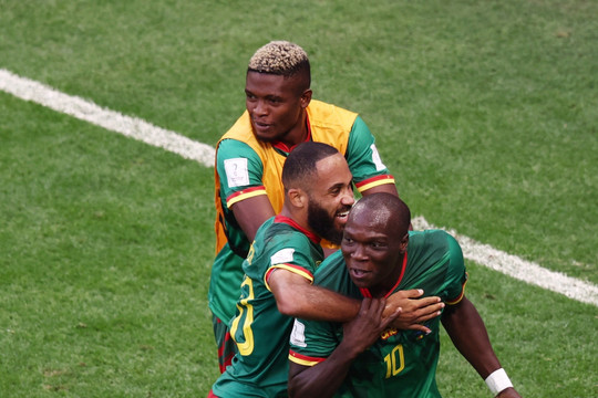 Cameroon 3-3 Serbia: Đại diện châu Phi ghi 2 bàn trong 3 phút
