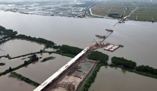 Cận cảnh cầu vượt sông Hồng nối Thái Bình - Nam Định hoàn thành 80%