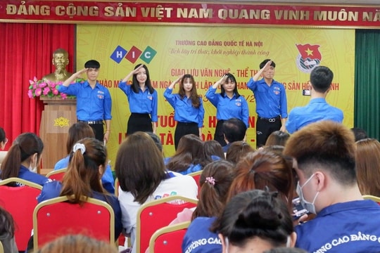 Hướng sinh viên nhìn điều hay, làm việc tốt