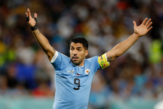 Uruguay 2-0 Ghana: Suarez lại kiến tạo