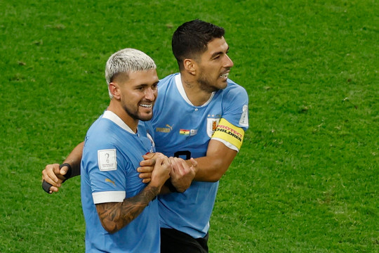 Uruguay 2-0 Ghana: Suarez kiến tạo