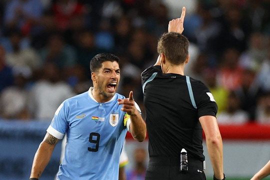 Suarez: FIFA luôn chống lại Uruguay