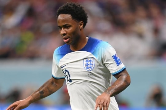 Sterling bỏ dở World Cup vì nhà bị trộm