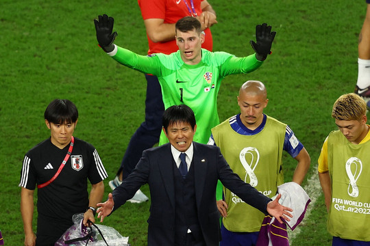 Người hùng tuyển Croatia xin lỗi vì loại Nhật Bản