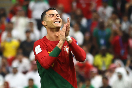 HLV Bồ Đào Nha khó chịu khi được hỏi về Ronaldo