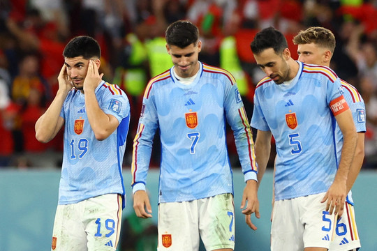 CĐV Đức hả hê khi Tây Ban Nha bị loại khỏi World Cup