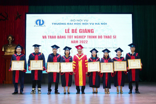 Trường Đại học Nội vụ Hà Nội tổ chức Lễ bế giảng và trao bằng Thạc sĩ năm 2022