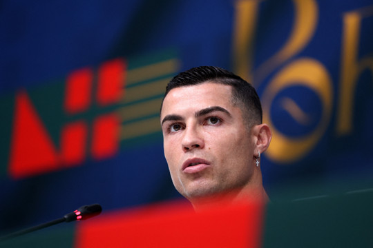 FIFA đổi luật sau lời phàn nàn của Ronaldo