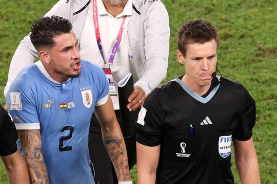 Uruguay nỗ lực giúp Jimenez thoát án treo giò 15 trận