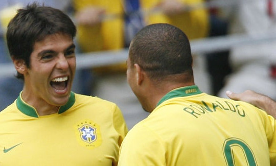 Kaka: Ở Brazil, Ronaldo chỉ là gã béo bình thường
