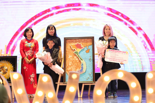 Đại nhạc hội trường Sakura Montessori gây quỹ xây trường cho vùng khó