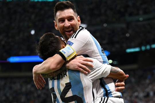 Hà Lan 0-1 Argentina: Messi đá phạt vọt xà