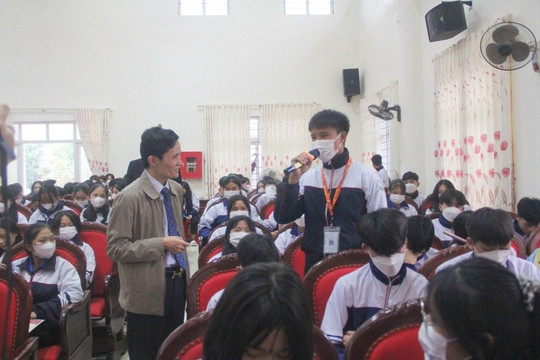 Phòng tránh tội phạm lừa đảo sử dụng công nghệ cao cho học sinh ở Hà Tĩnh