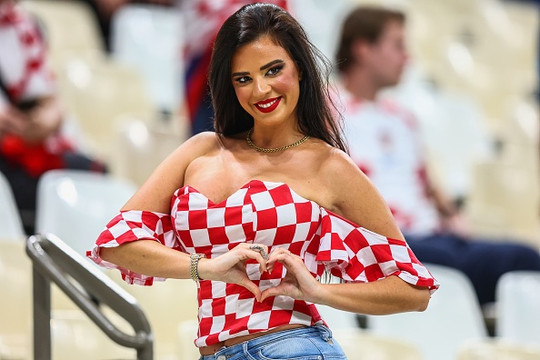 Argentina vs Croatia: Người mẫu Knoll làm nóng bầu không khí