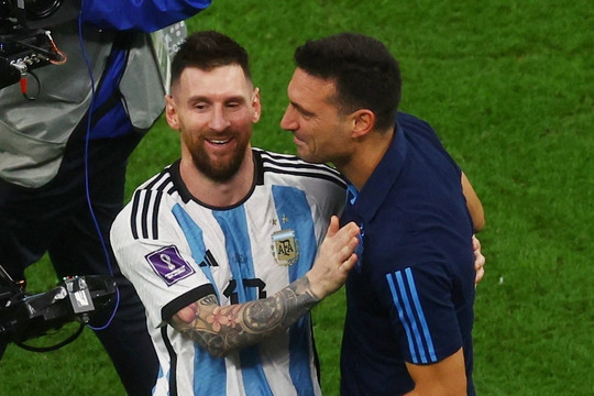 HLV Argentina: 'Vinh dự khi có Messi trong đội hình'