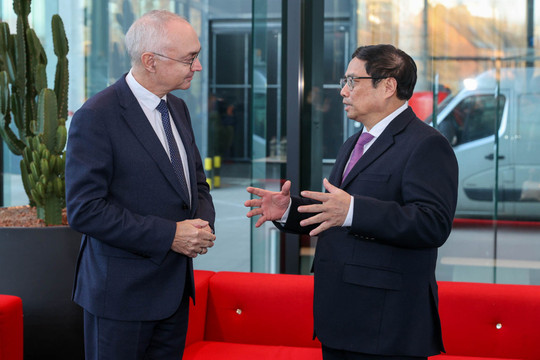 Thủ tướng thúc đẩy hợp tác với trung tâm công nghệ cao hàng đầu châu Âu