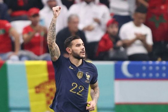 Pháp 1-0 Morocco: Bàn mở tỷ số sớm