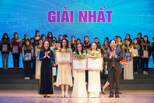 Nghệ An trao thưởng cho 44 thí sinh đạt giải Đại sứ Văn hóa đọc lần thứ IV