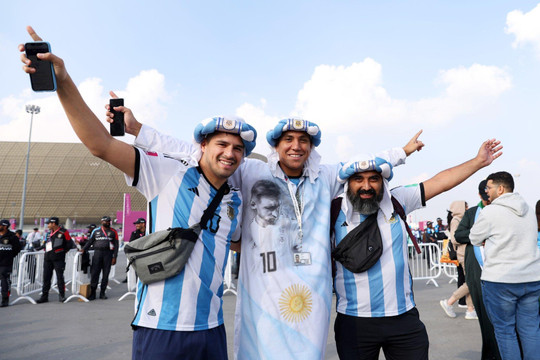 CĐV Argentina dành tình cảm đặc biệt cho Messi trước chung kết