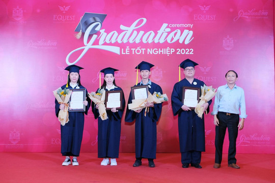 Trường Trung cấp Bách Khoa Sài Gòn trao bằng tốt nghiệp cho hơn 600 tân khoa
