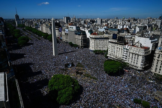 Biển người dự lễ ăn mừng của tuyển Argentina