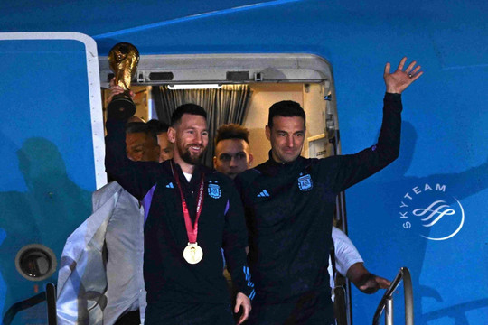 Messi mang cúp vàng về Argentina sau 36 năm