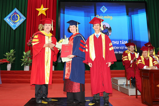 Trường ĐH Cần Thơ trao bằng tốt nghiệp cho hơn 500 tiến sĩ và thạc sĩ