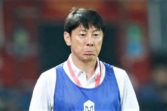 HLV Shin Tae-yong chỉ trích đội bóng Anh