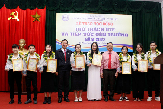 Trường ĐH Sư phạm Kỹ thuật Đà Nẵng trao 260 triệu đồng học bổng cho 54 sinh viên