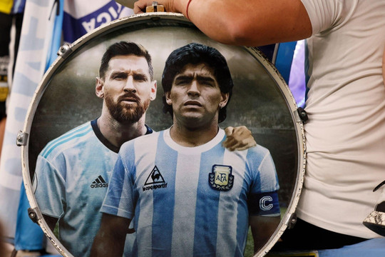 Messi vĩ đại nhất, nhưng không phải trước Maradona