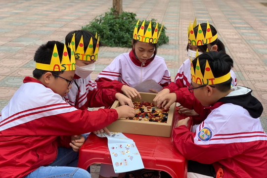 Học sinh Lào Cai vui với Ngày hội sáng tạo Lego và STEM