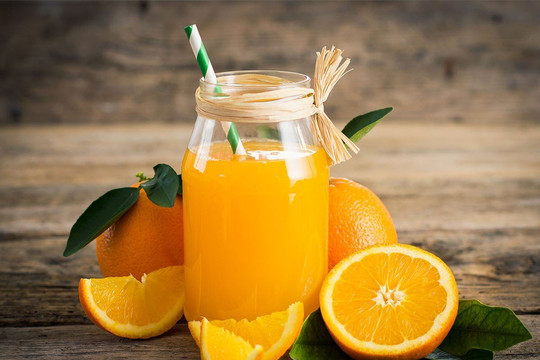Có nên uống nước cam hàng ngày?