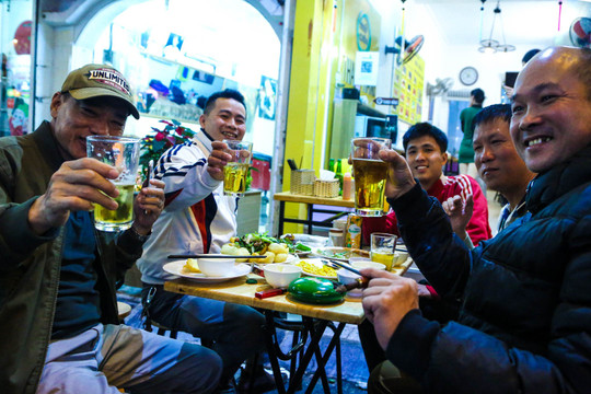 Nhộn nhịp phố ẩm thực mới ở Hà Nội