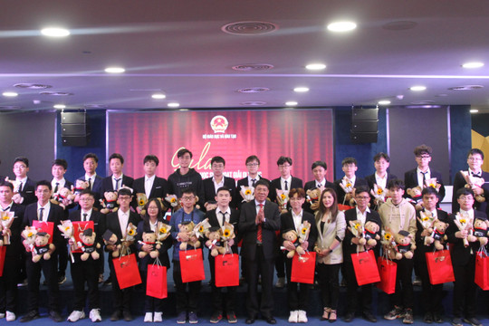 Gala gặp mặt học sinh đoạt giải Olympic và khoa học kỹ thuật quốc tế 2022
