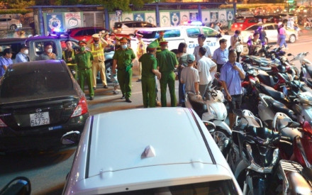 Ai đứng sau dịch vụ trông xe trên đường phố Hà Nội?